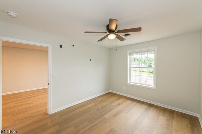 Building Photo - 39 Ledgewood Ave