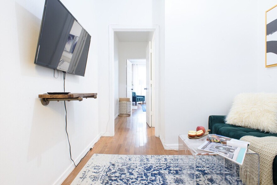 Building Photo - 454 W 47th St