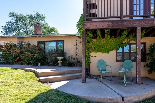 Building Photo - SPRUCE PARK CLASSIC 3/BD 2/BA 2/STORY 2/CG