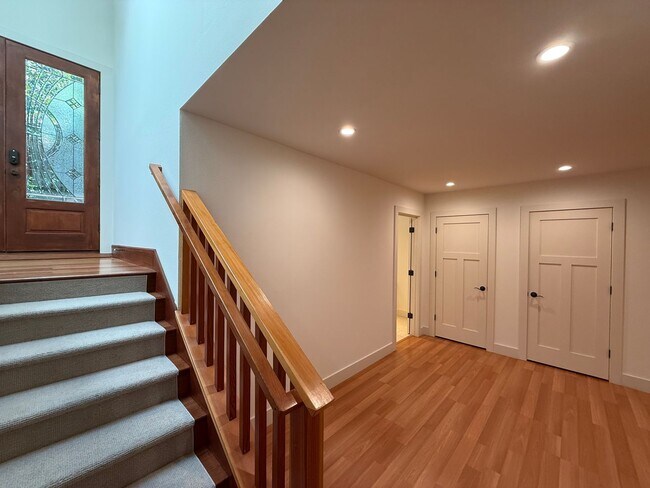 Building Photo - CRAFTSMAN 5BD / 3.5BA HOME ON DESIRABLE CU...