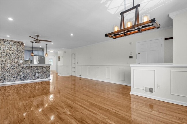 Building Photo - 116 Pelhamdale Ave
