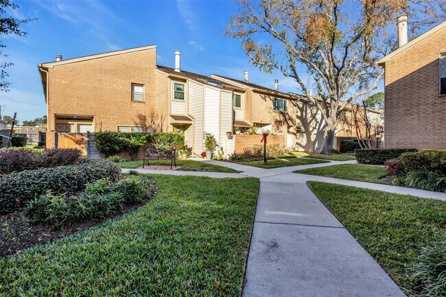 Building Photo - 2086 Augusta Dr