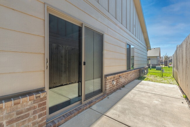 Building Photo - 13607 Hunters View St
