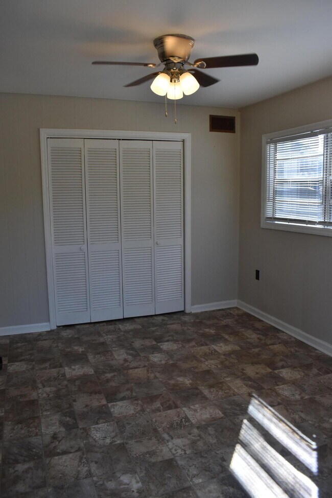 Building Photo - 1006 Red Bird Rd