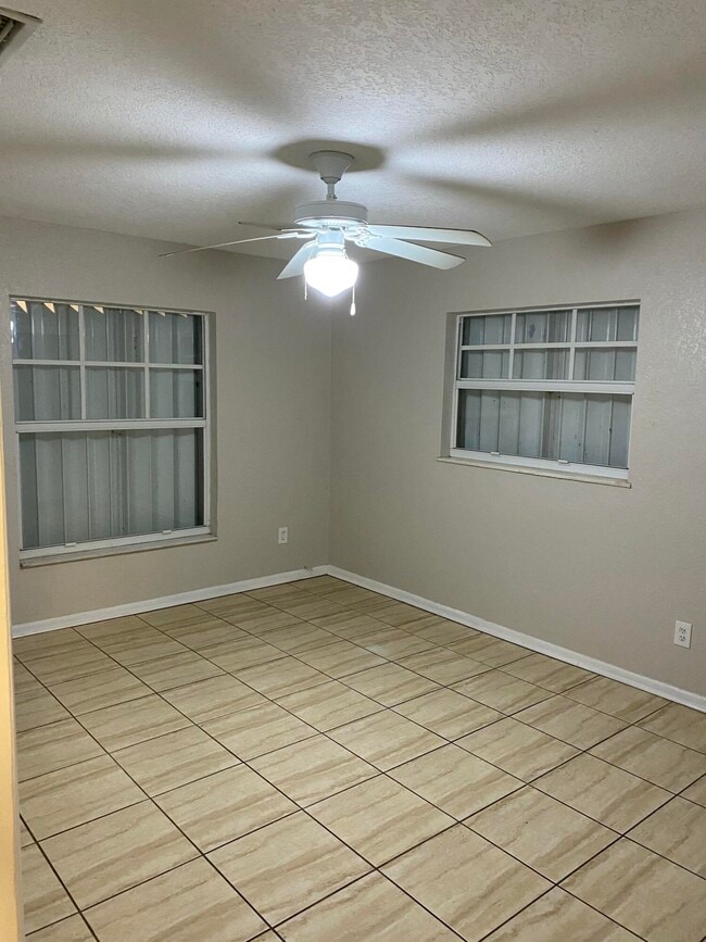 Building Photo - 1219 S 10th St