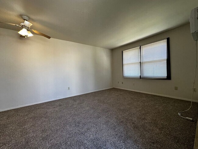 Building Photo - 420 S Maple Ave