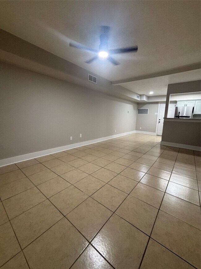 Building Photo - 216 S Pruett St