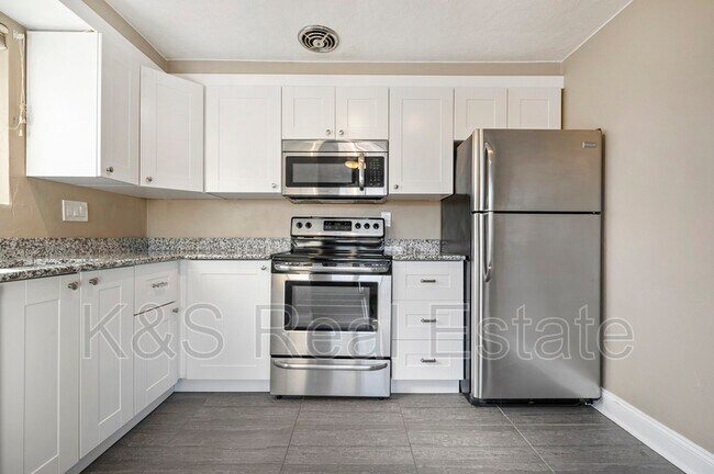 Building Photo - 29 Coulter St