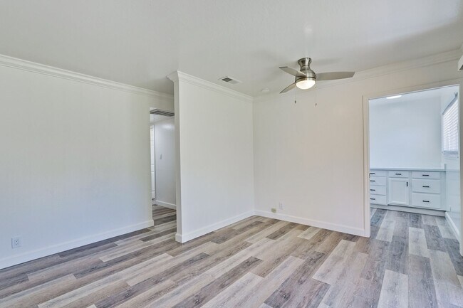Building Photo - 800 W Hacienda Ave