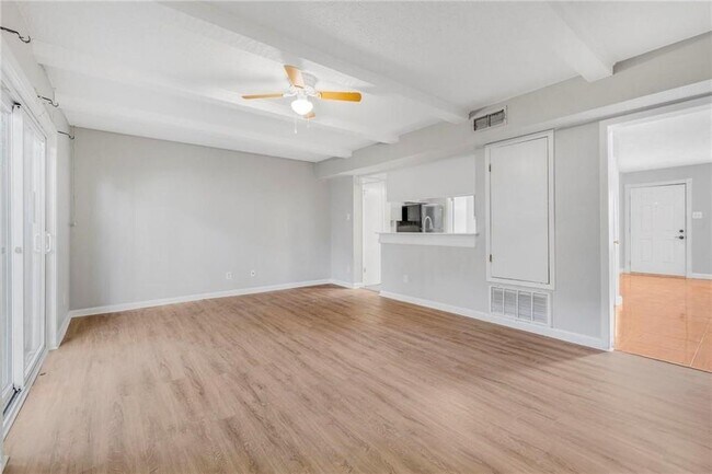 Building Photo - 4017 Cottage Hill Rd