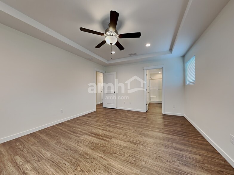 Building Photo - 1013 NE 11th Way