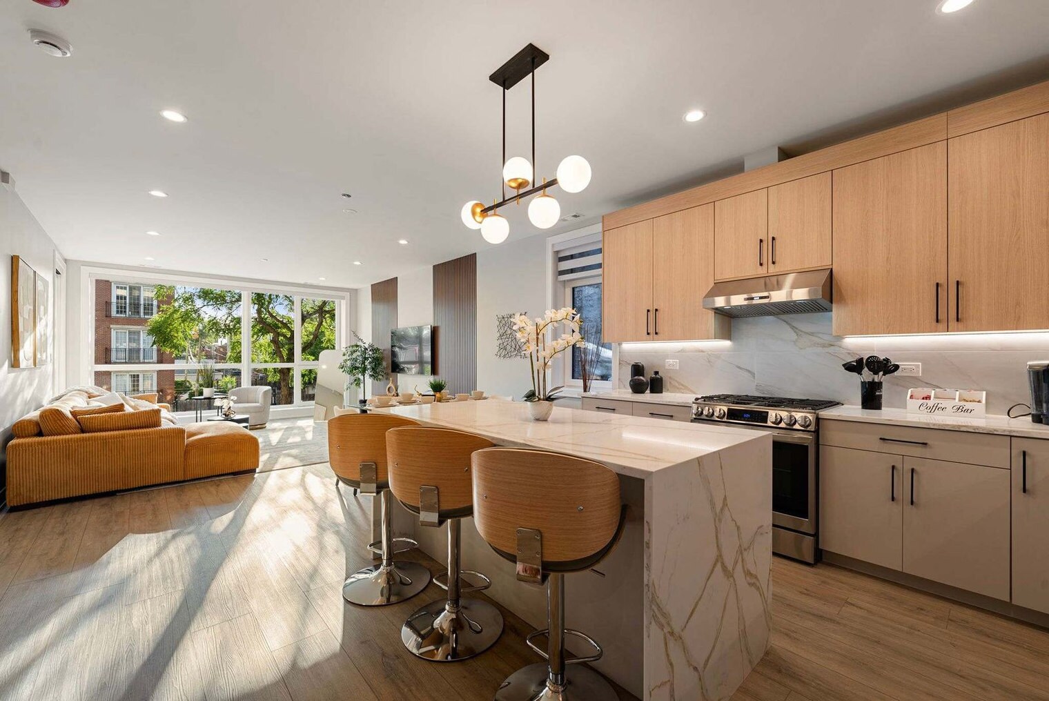 Building Photo - 2344 W Polk St