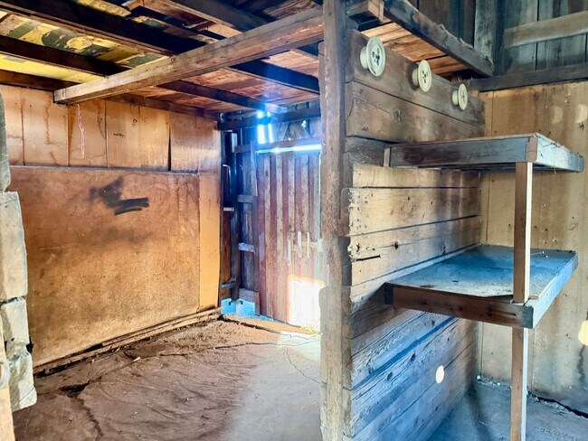 Building Photo - 210 18th St