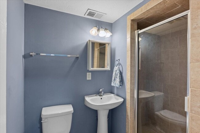 Building Photo - 175 Creekview Cir