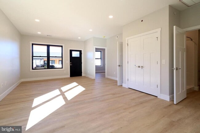 Building Photo - 105 Elly Dr