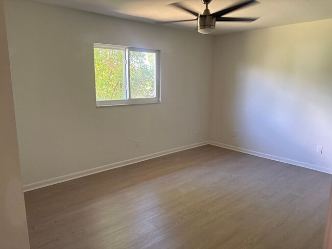Building Photo - 919 Cape Coral Pkwy W