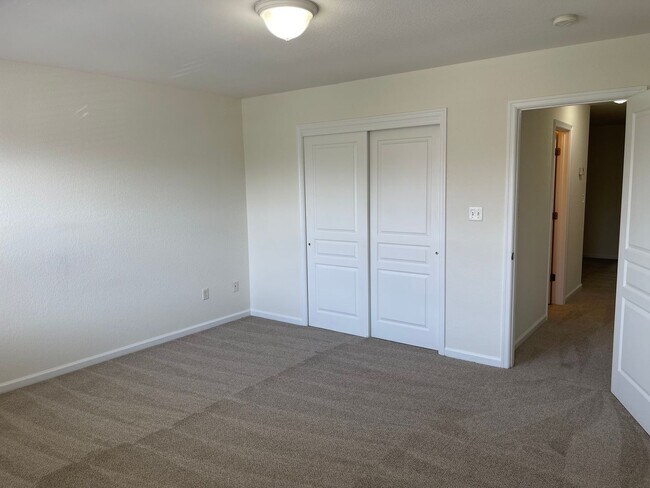 Building Photo - Beautiful Norfolk Waterfront Condo!