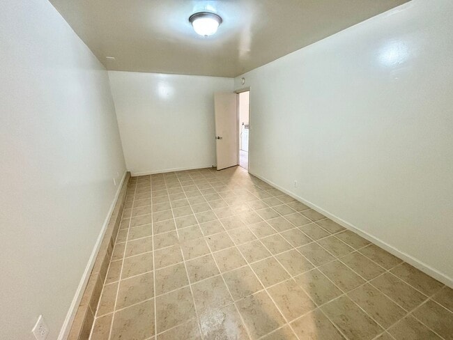 Building Photo - Adorable and Historic Home in West Alameda