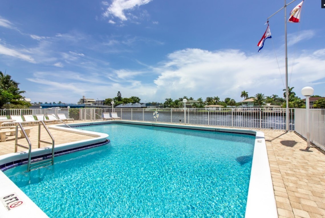 Building Photo - 3100 NE 49th St