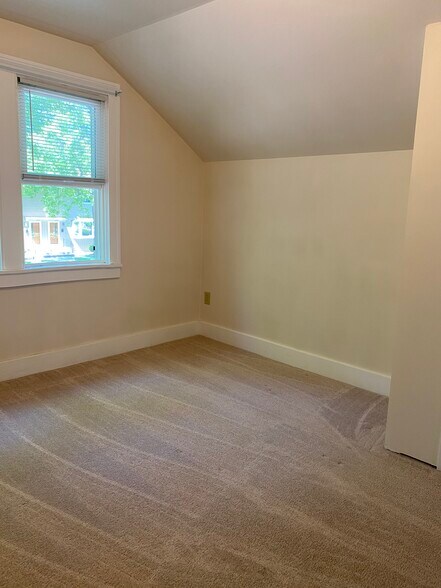 Bedroom - 1470 Sheldon St