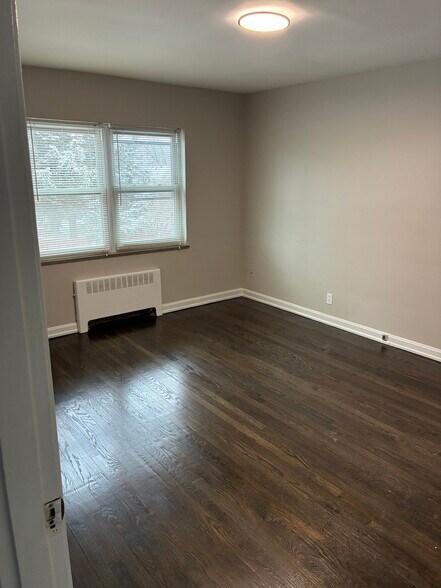 Building Photo - 4864 Madison Rd