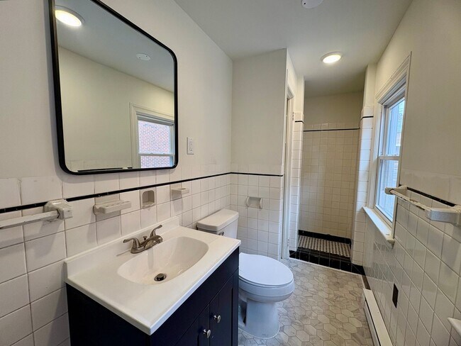 Building Photo - 133 W Maple St