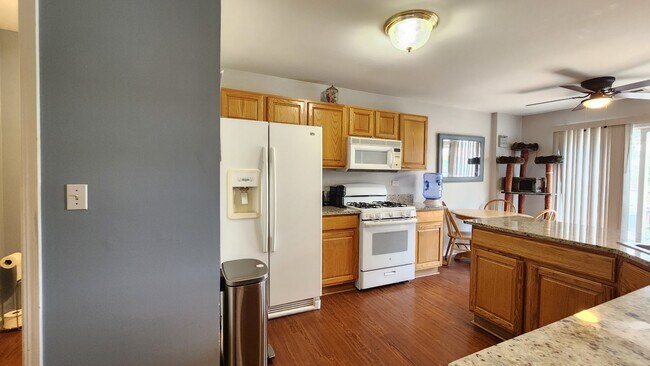 Building Photo - 301 Wedgewood Cir
