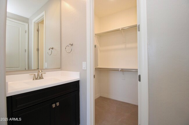 Building Photo - 10463 E Sanger Ave