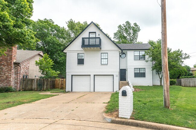Building Photo - Newly Renovated 4 Bed / 3.5 Bath in Tulsa ...