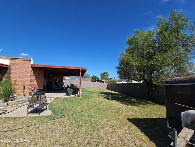 Building Photo - 8933 E Old Spanish Trail