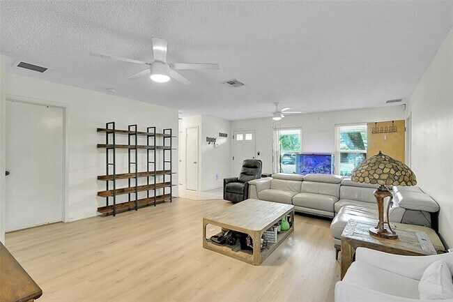 Building Photo - 4540 SW 26th Terrace
