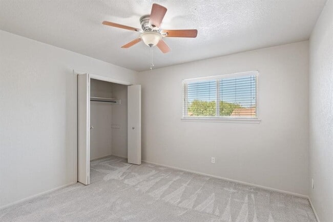 Building Photo - 115 Rhonda Dr