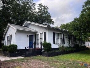 Building Photo - 420 Willow Ave