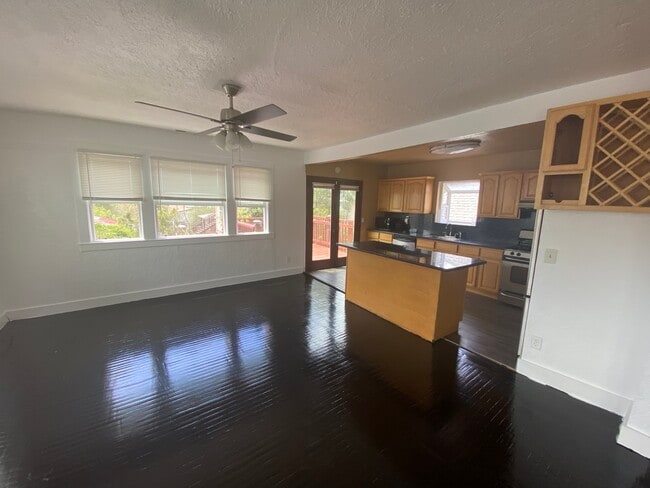 Building Photo - 6121 Racine