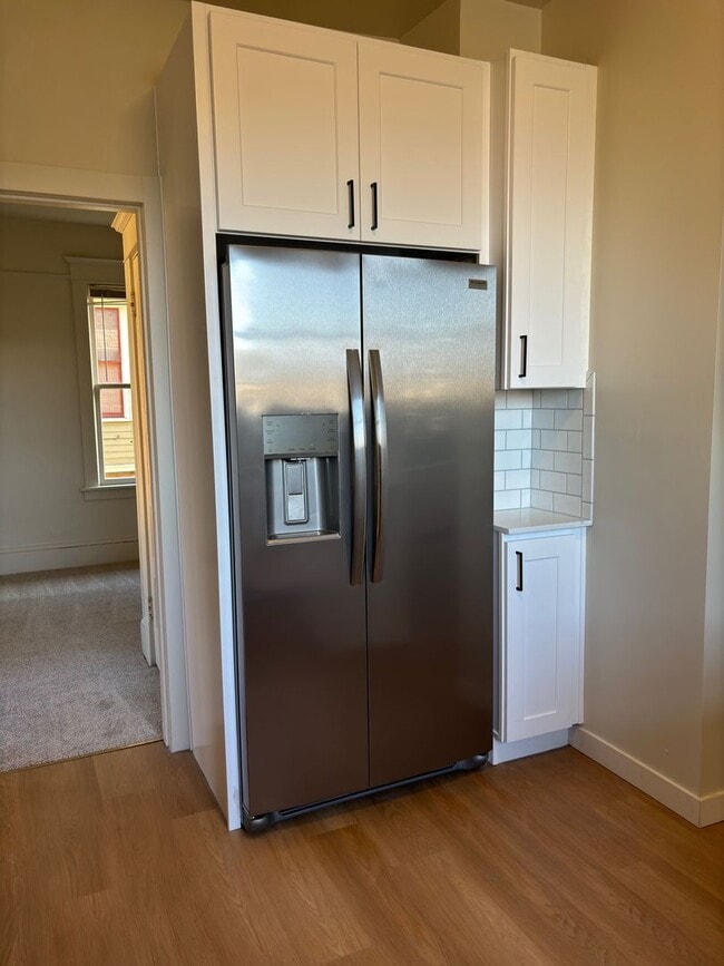 Building Photo - 2 BD / 1 BA Main level unit in 1913 Roosev...