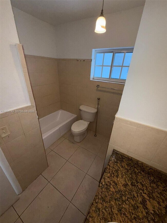 Building Photo - 13700 NE 6th Ave