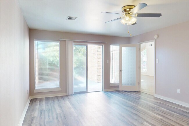 Building Photo - 707 Center Hill Dr