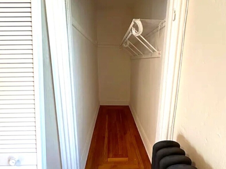 Building Photo - 13 Magill St