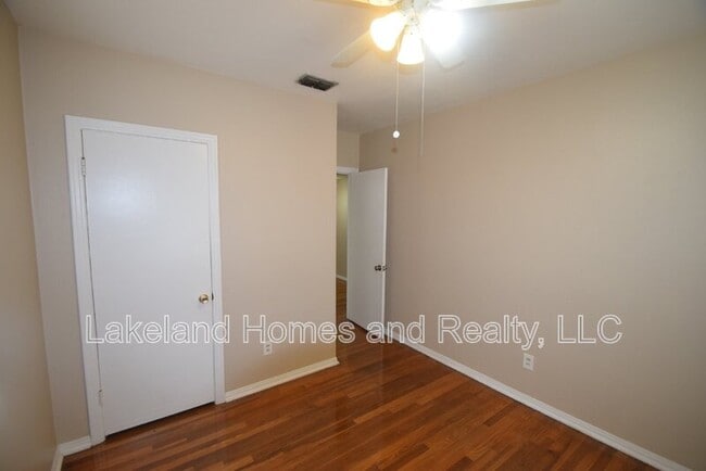 Building Photo - 3115 Buckingham Ave