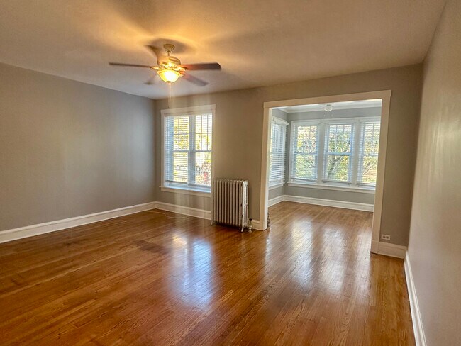 Building Photo - 6442 N Bosworth Ave