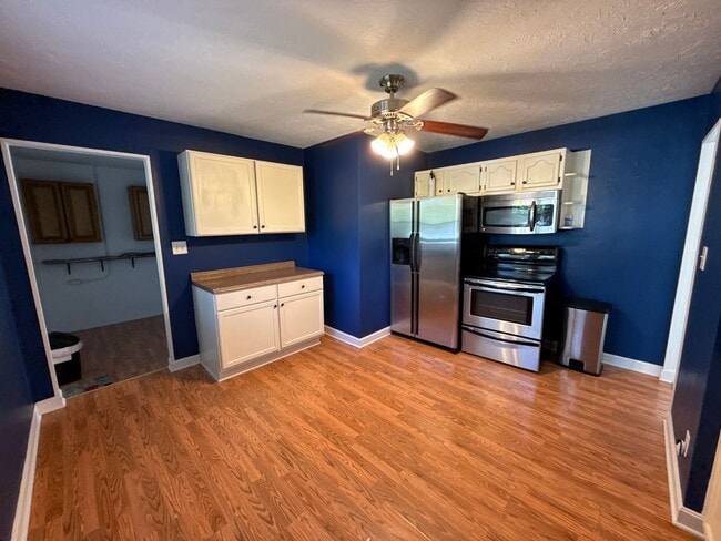 Building Photo - Updated Brick Ranch
