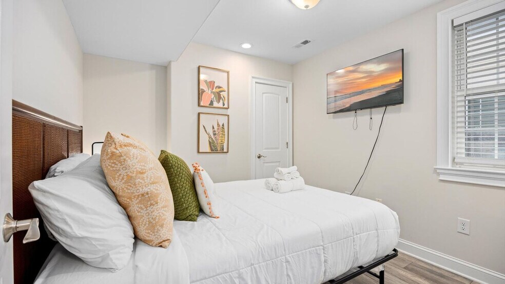 Building Photo - 54 Wesley Rd