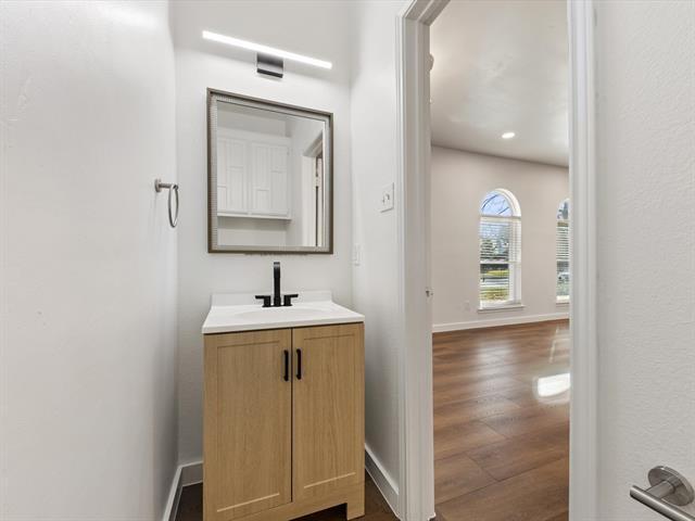 Building Photo - 2213 Loretta Ln