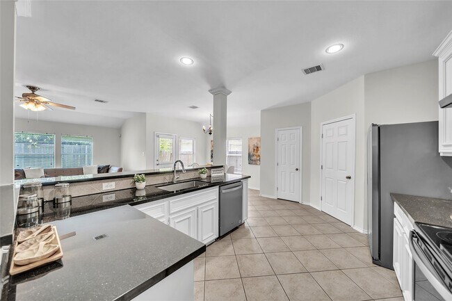 Building Photo - 1911 Mound Lake Dr