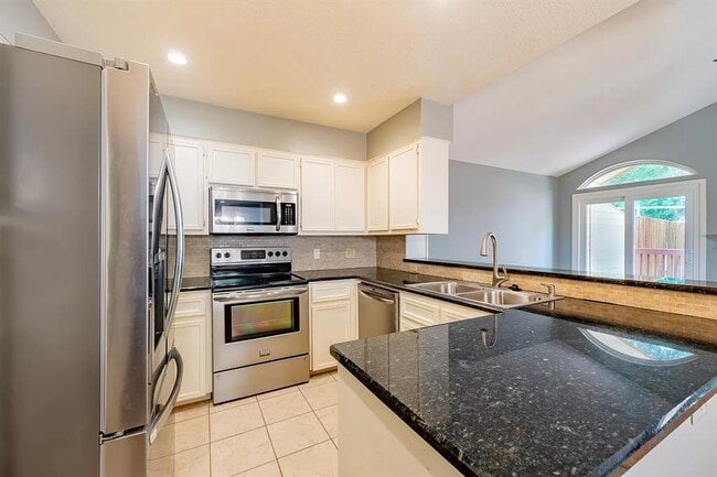 Building Photo - 6616 Mesa Hollow Dr