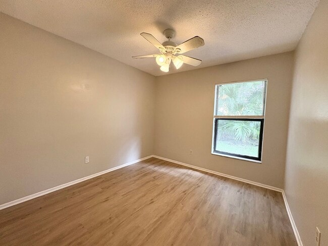 Building Photo - Great 3 BR home ~ Fenced Back Yard ~ A-Rated Oviedo Schools