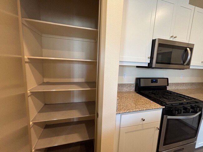 Building Photo - *** $500 Move in special if lease is signe...