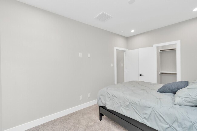 Building Photo - 11 Wellford St