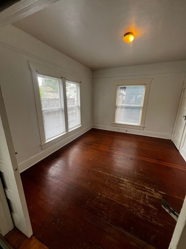 Building Photo - Spacious 4-Bedroom Home in an Excellent Location Near Parks, Shopping & the Fairgrounds