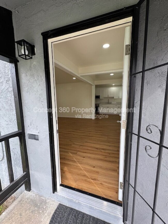 Building Photo - 5762 Cedar Ave